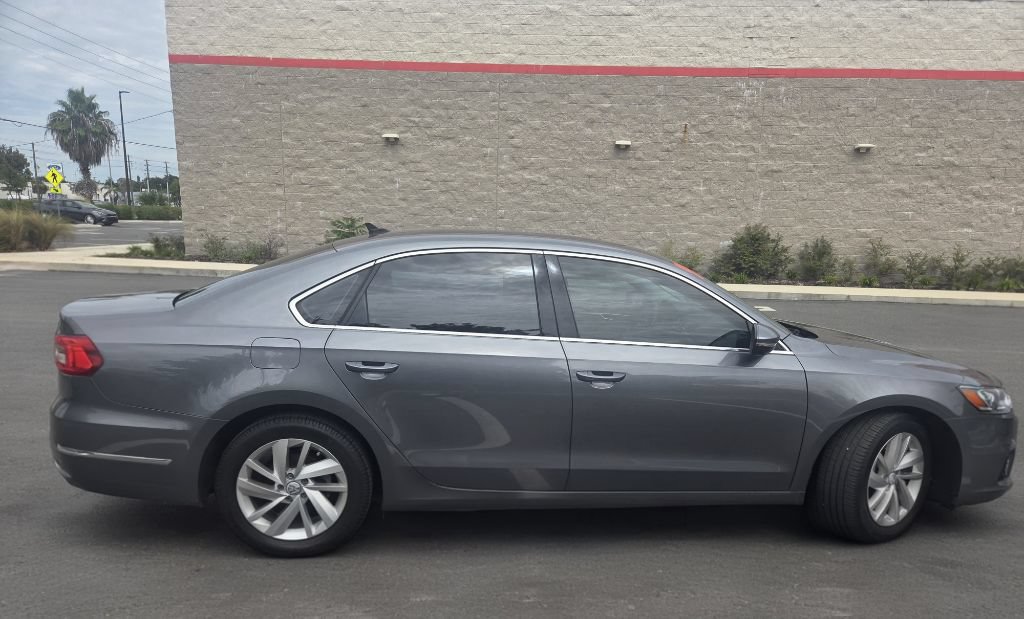 Used 2018 Volkswagen Passat 2.0T SE FWD image 3