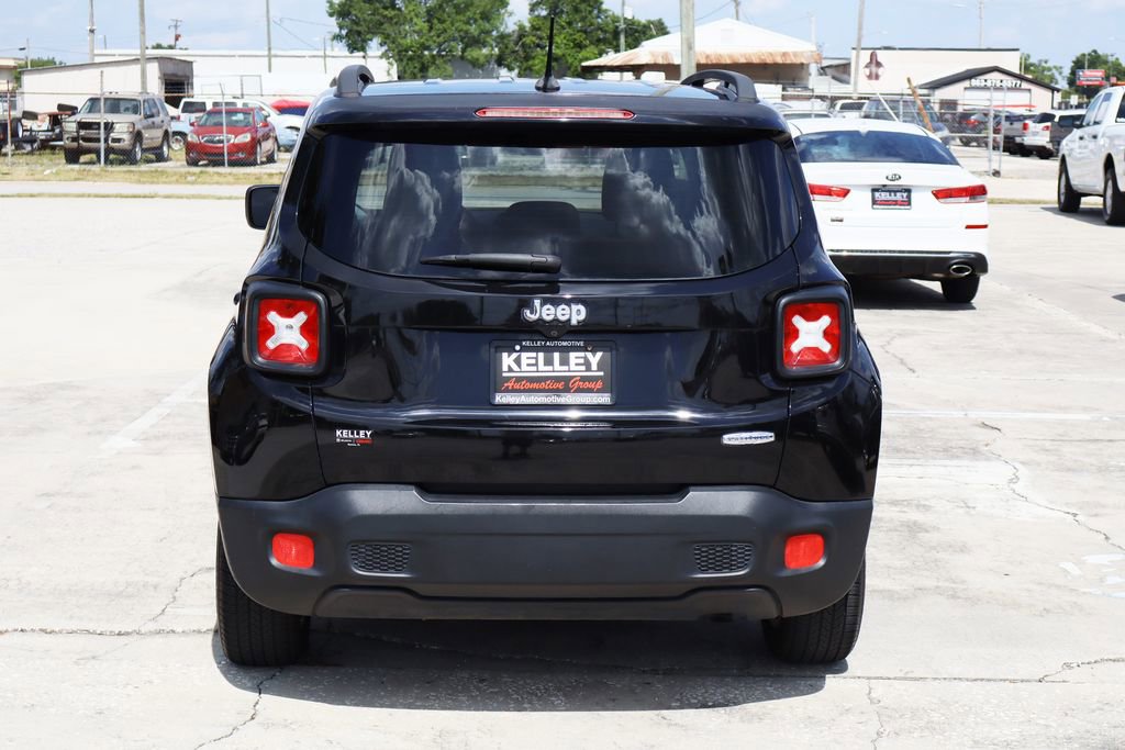 Used 2017 Jeep Renegade Latitude FWD image 8