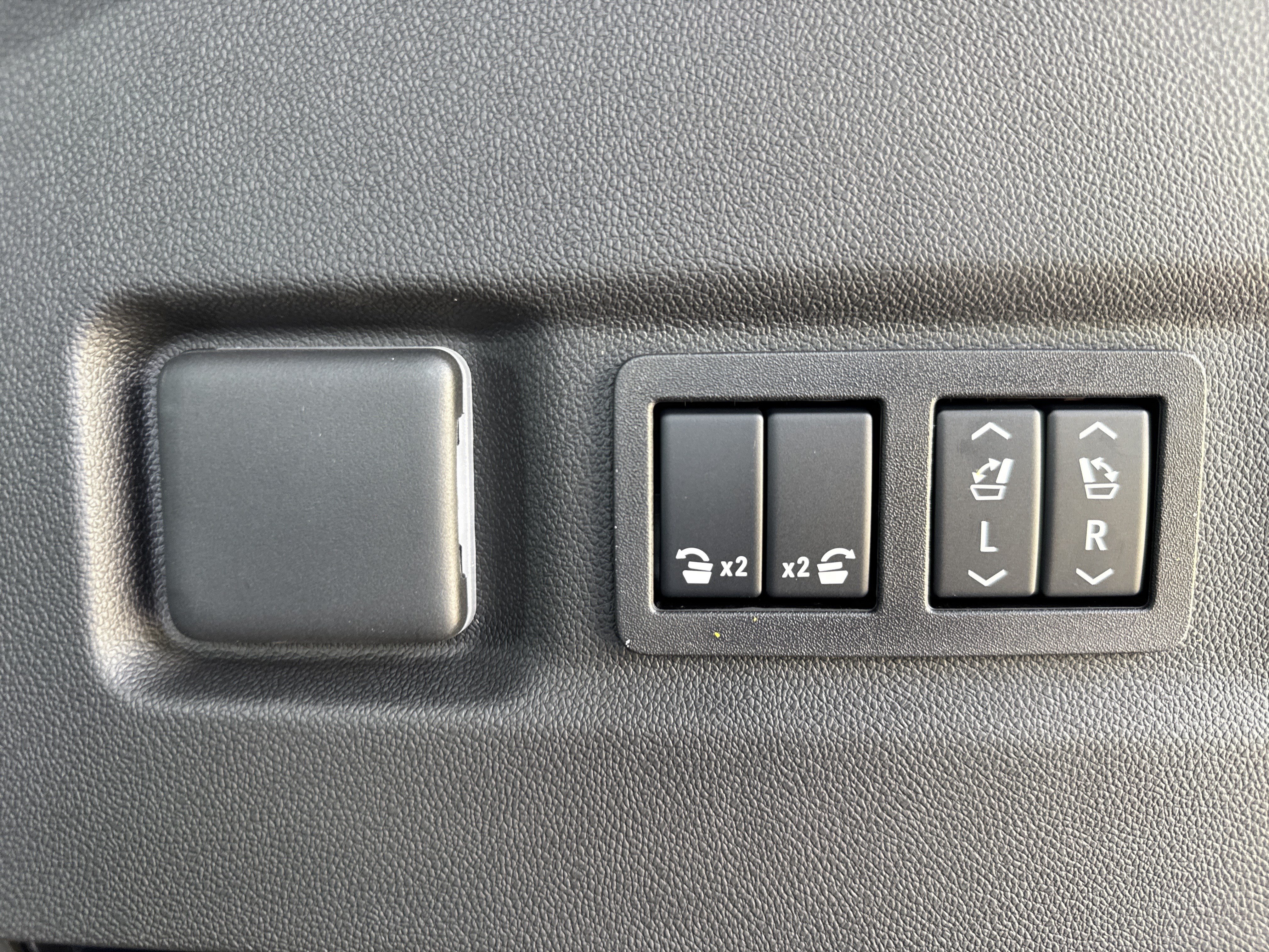 New 2026 GMC Yukon XL Denali Ultimate AWD/4WD image 37