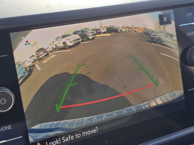 Used 2023 Volkswagen Taos SE w/ Panoramic Sunroof Package image 5