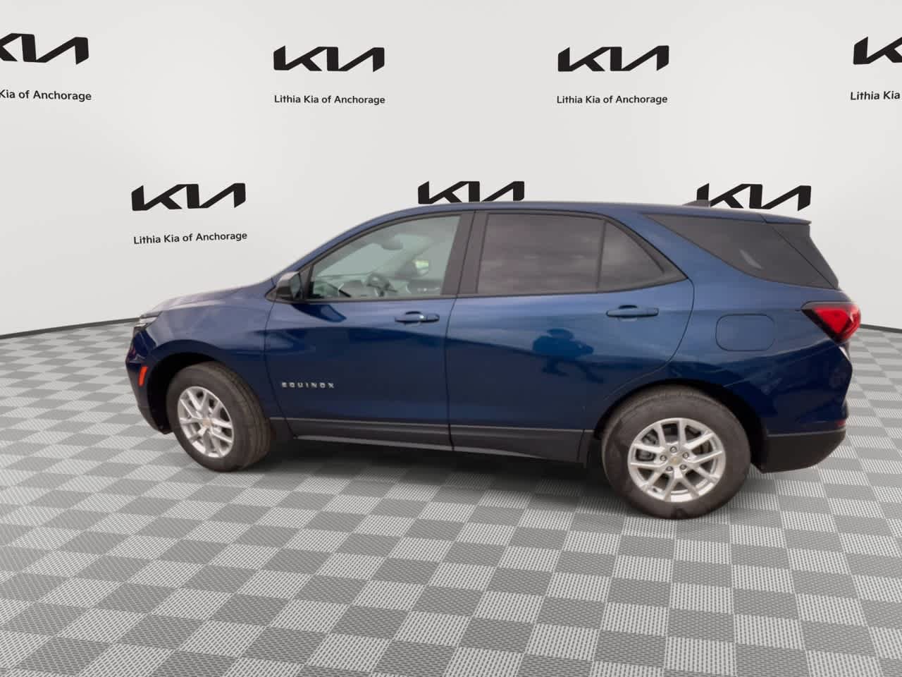 Used 2022 Chevrolet Equinox LS w/ LS Convenience Package AWD/4WD image 7