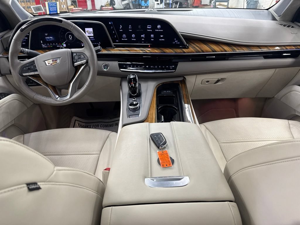 Used 2024 Cadillac Escalade Sport Platinum w/ LPO, ONYX Package AWD/4WD image 17