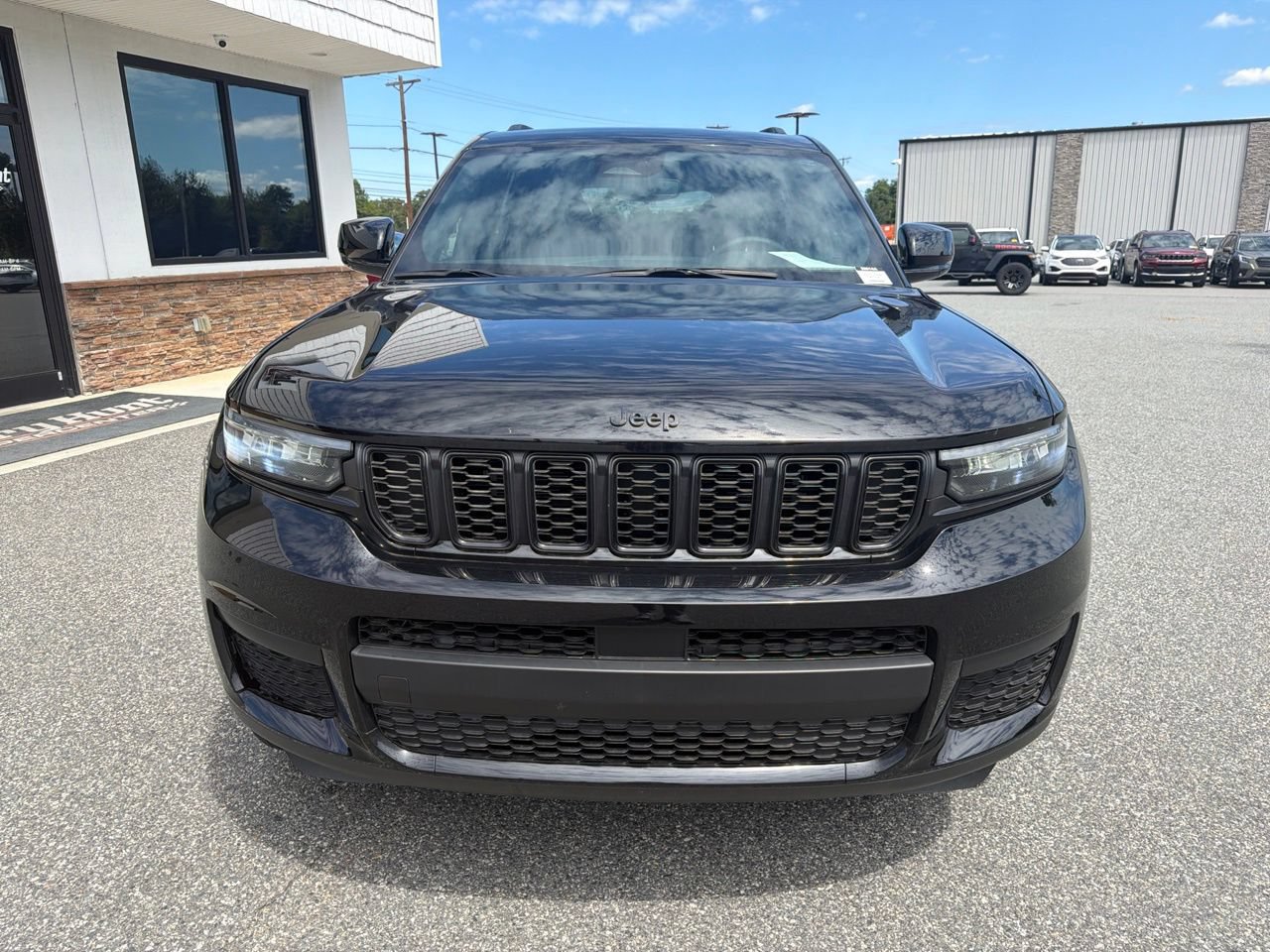 Used 2024 Jeep Grand Cherokee L Laredo AWD/4WD image 12