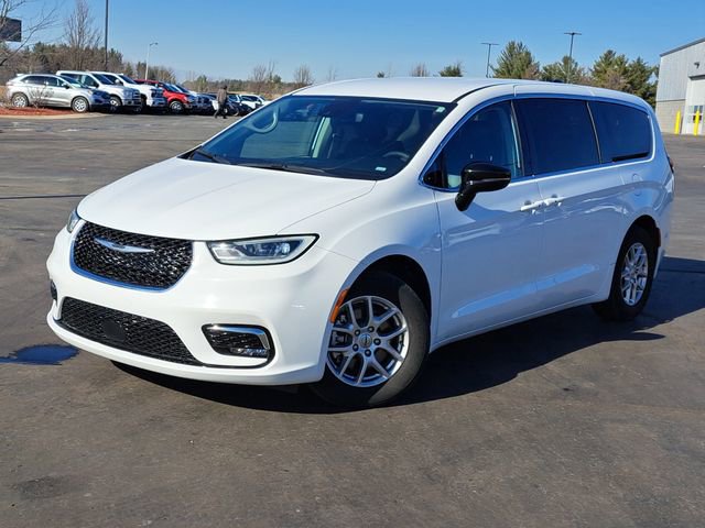 Used 2024 Chrysler Pacifica Touring-L image 28