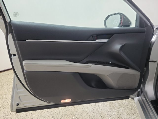 Used 2023 Toyota Camry XLE FWD image 23