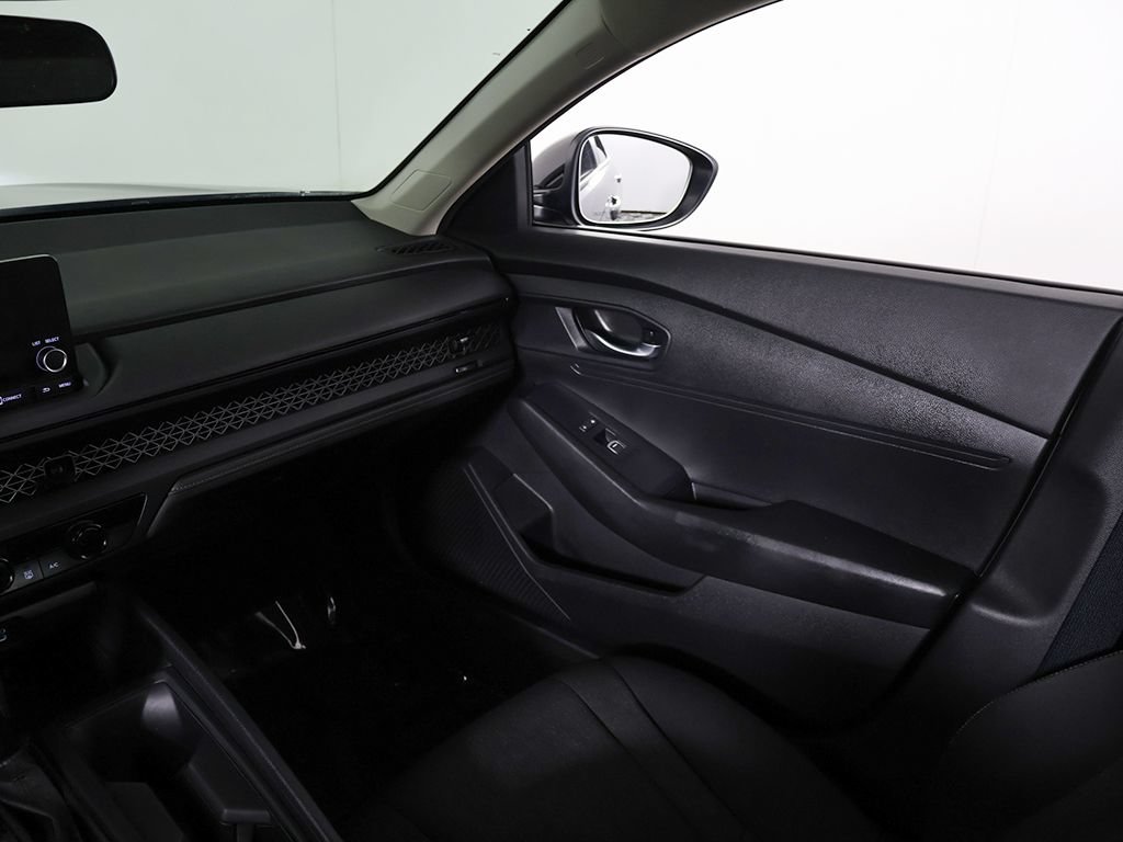 Used 2025 Honda Accord LX image 32