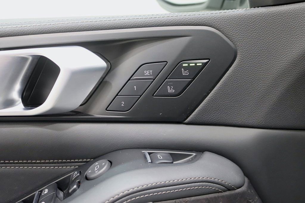 Used 2022 BMW X5 xDrive40i w/ M Sport Package image 39