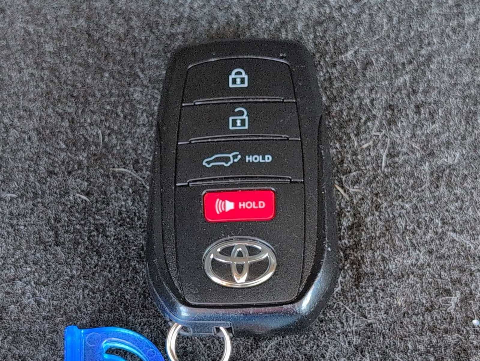 Used 2023 Toyota Sequoia Platinum image 32