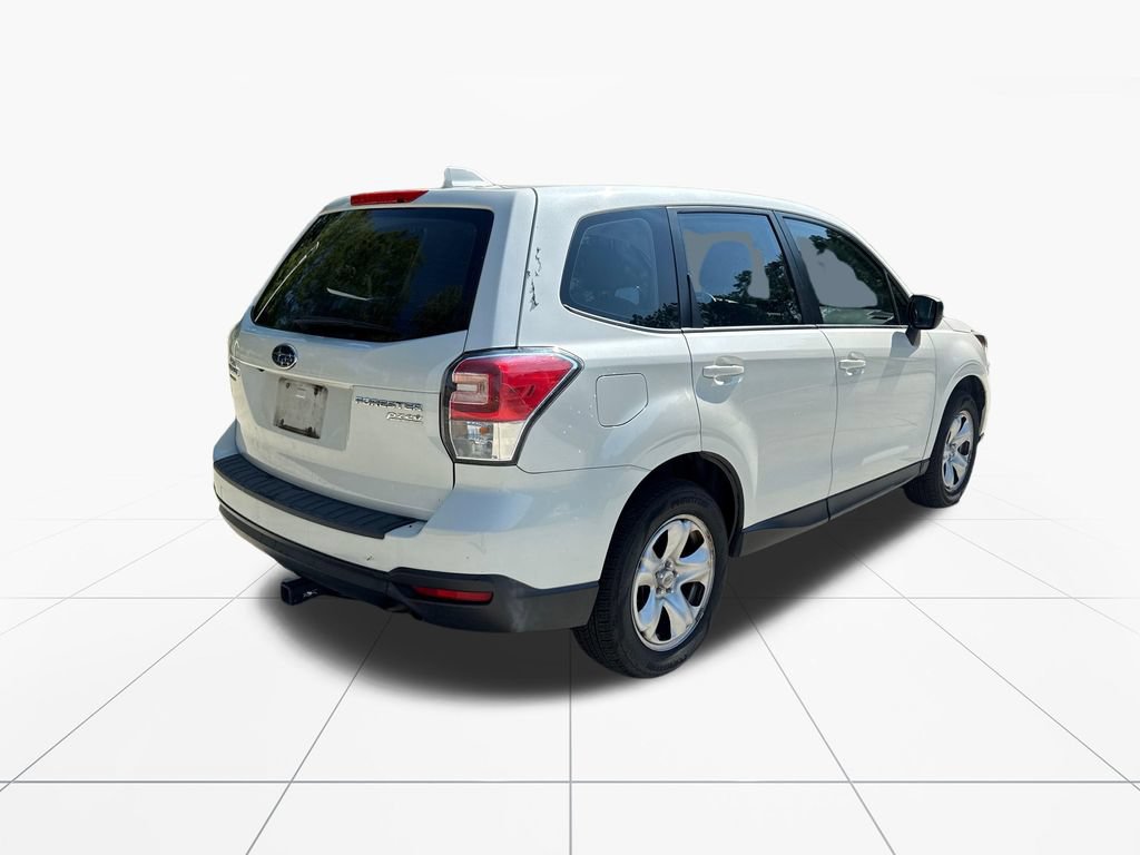 Used 2017 Subaru Forester 2.5i AWD/4WD image 8