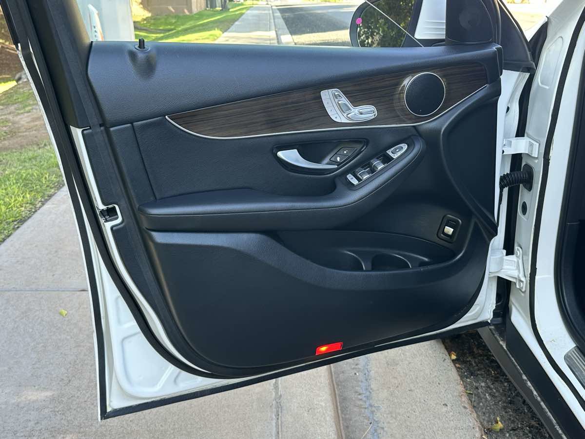 Used 2017 Mercedes-Benz GLC 300 image 41