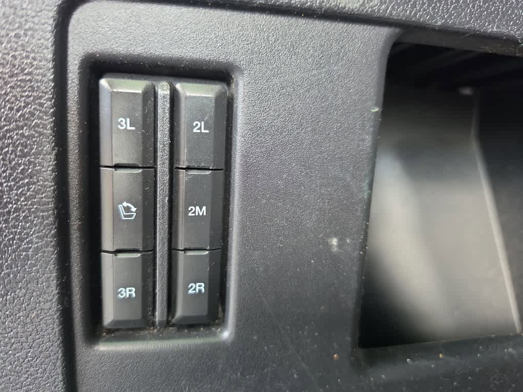 Used 2019 Ford Expedition XLT w/ Equipment Group 202A AWD/4WD image 31