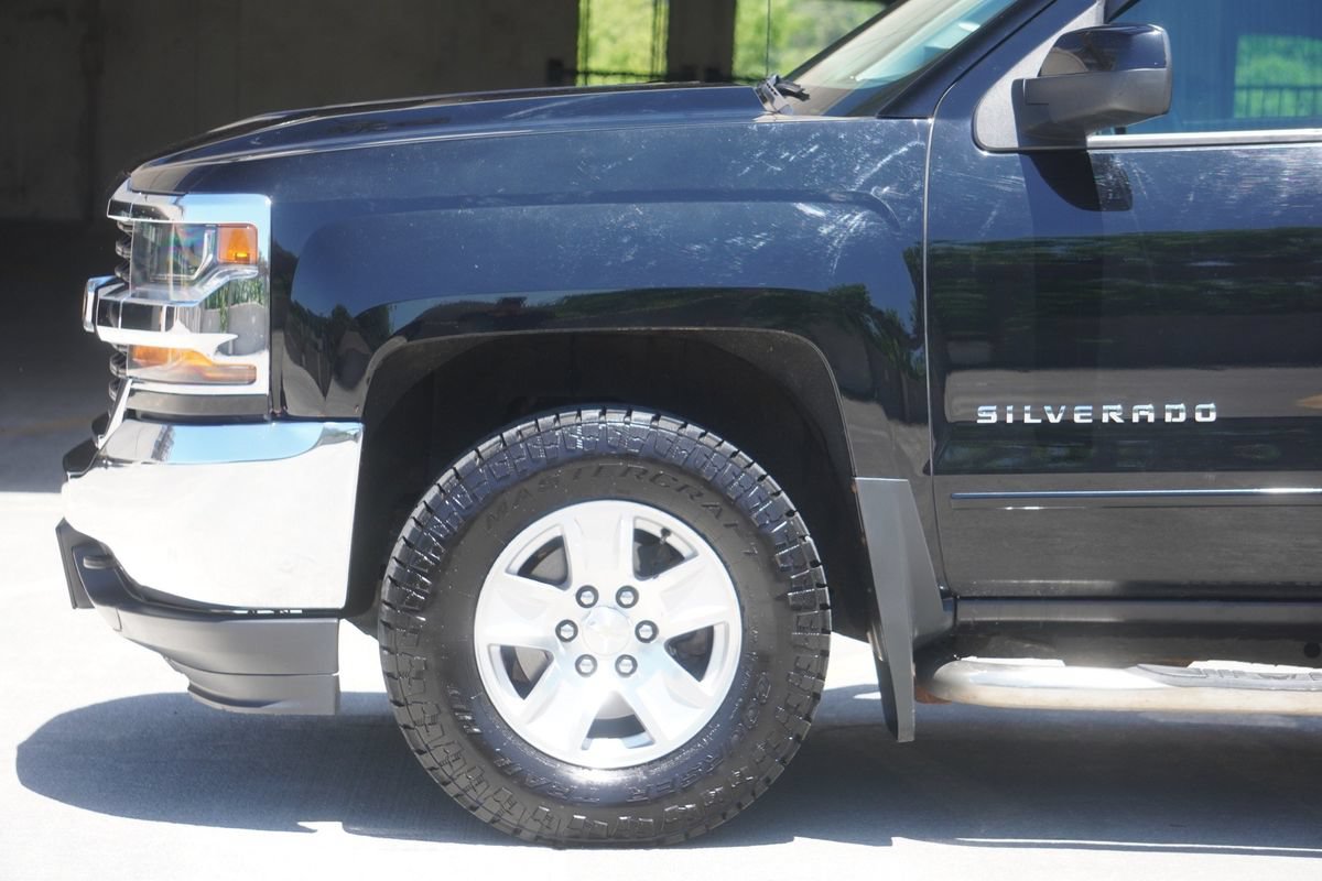 Used 2018 Chevrolet Silverado 1500 LT AWD/4WD image 33