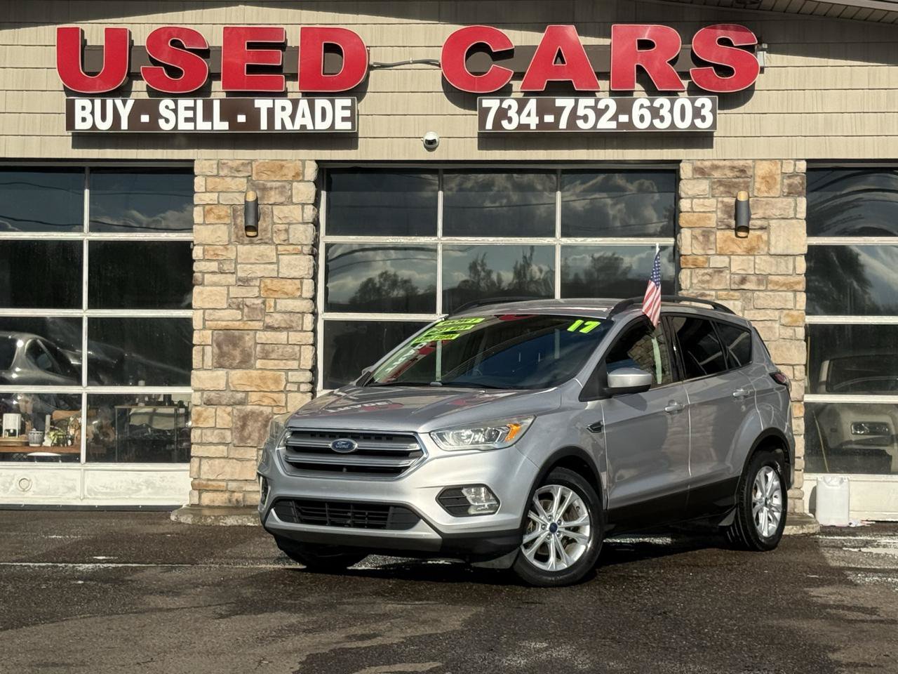 Used 2017 Ford Escape SE w/ SE Leather Comfort Package FWD image 1