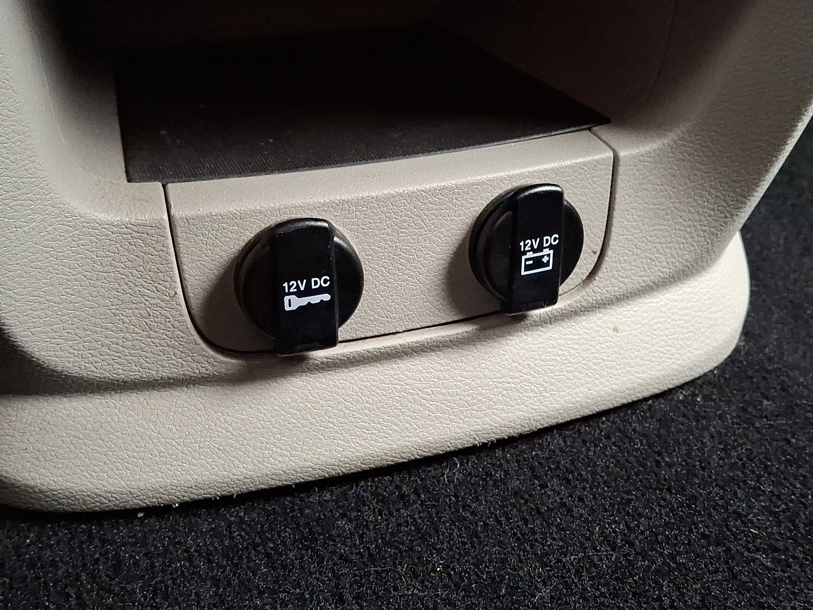 Used 2018 Dodge Grand Caravan SE w/ UConnect Hands-Free Group image 25