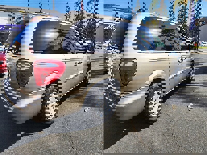 Used 2003 Chrysler Town & Country FWD image 22