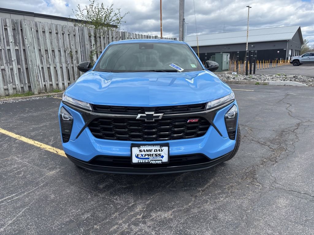 Used 2024 Chevrolet Trax RS w/ Driver Confidence Package FWD image 2