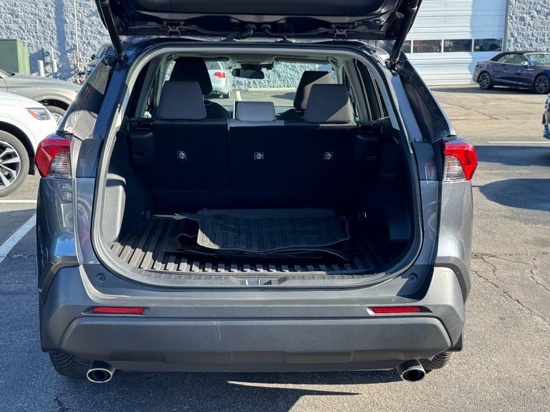 Used 2021 Toyota RAV4 XLE w/ Convenience Package image 9