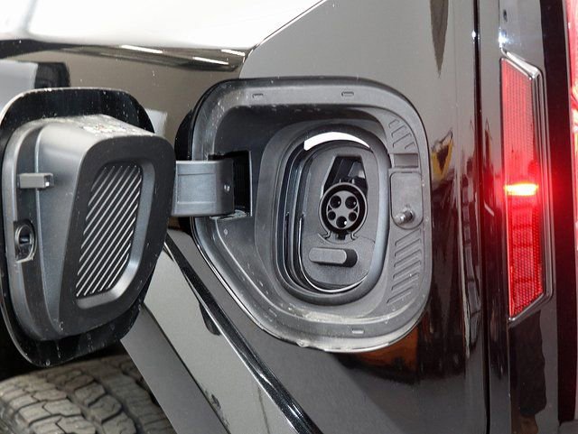 New 2025 GMC Hummer EV 3X w/ LPO, Dark Essentials Package AWD/4WD image 9
