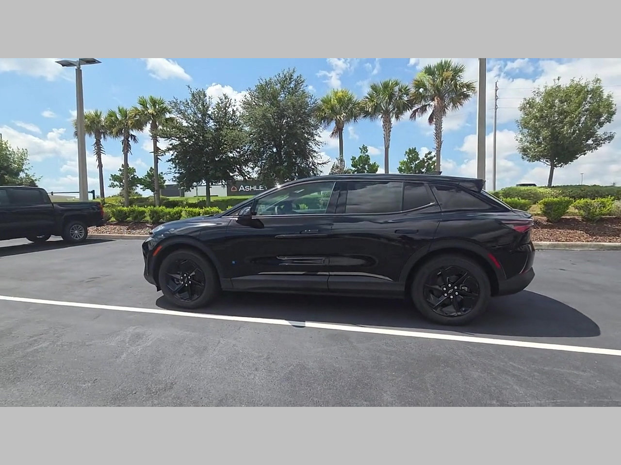 New 2026 Chevrolet Equinox EV LT w/ Midnight Package FWD image 20