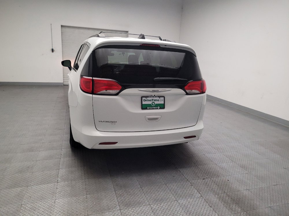 Used 2021 Chrysler Voyager Lxi FWD image 6