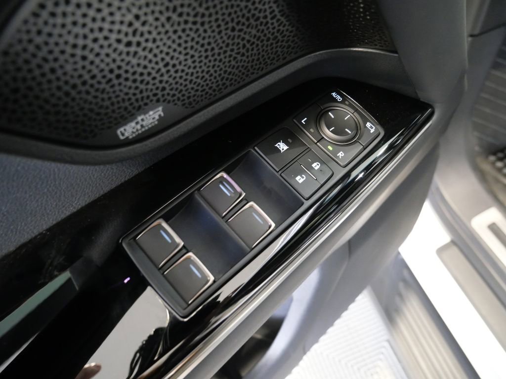 Used 2025 Lexus LX 700h Overtrail image 15