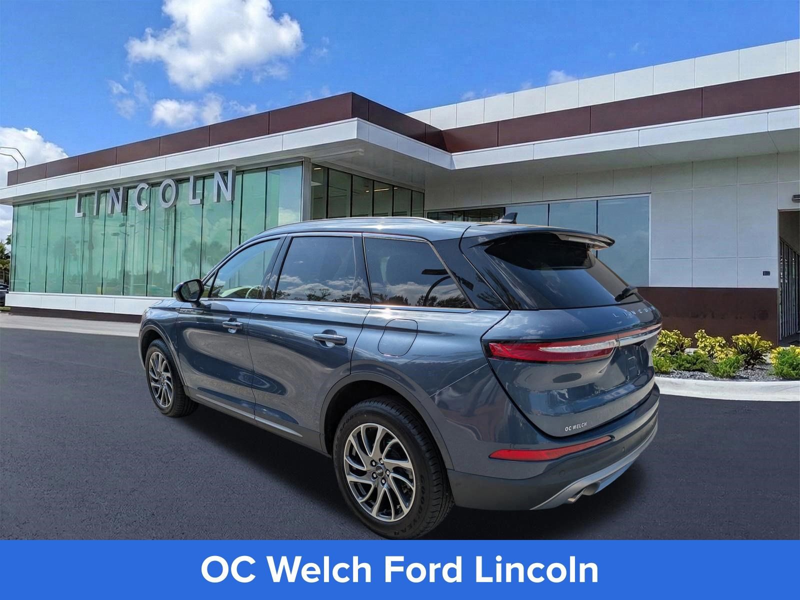 Certified 2022 Lincoln Corsair FWD w/ Equipment Group 101A image 4