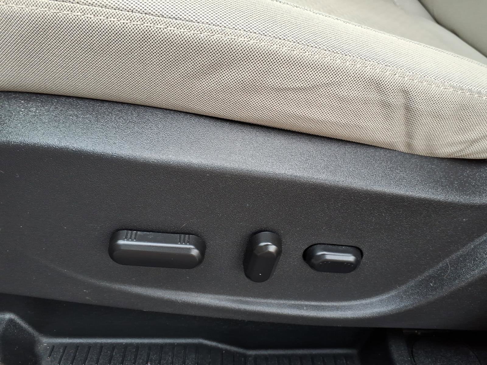 Used 2017 Ford Escape SE w/ Equipment Group 201A image 22