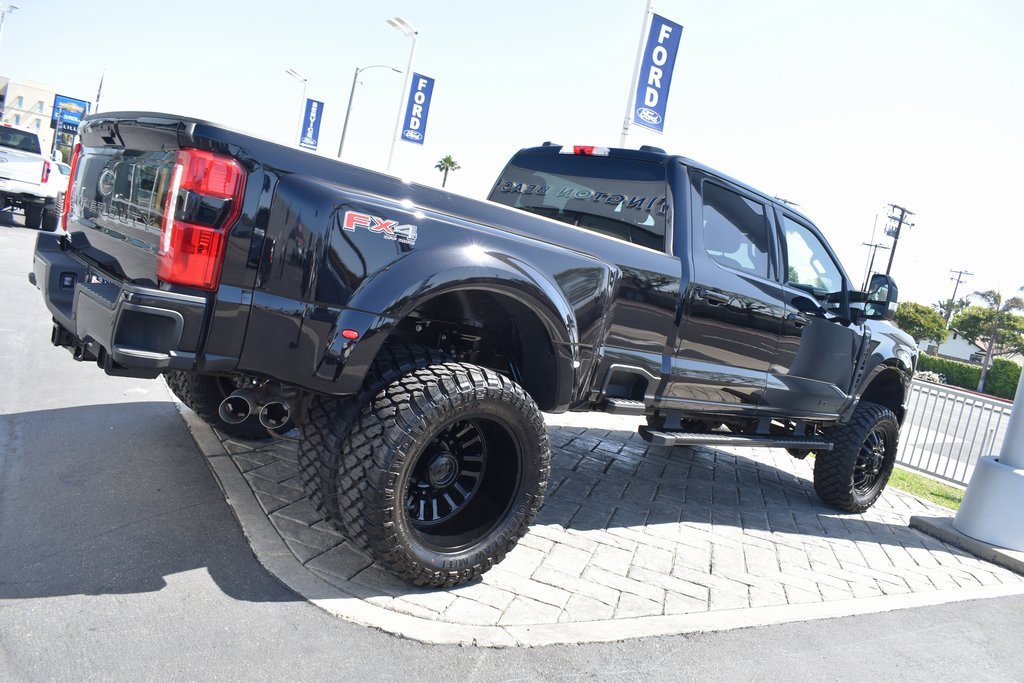Used 2025 Ford F350 Lariat image 2
