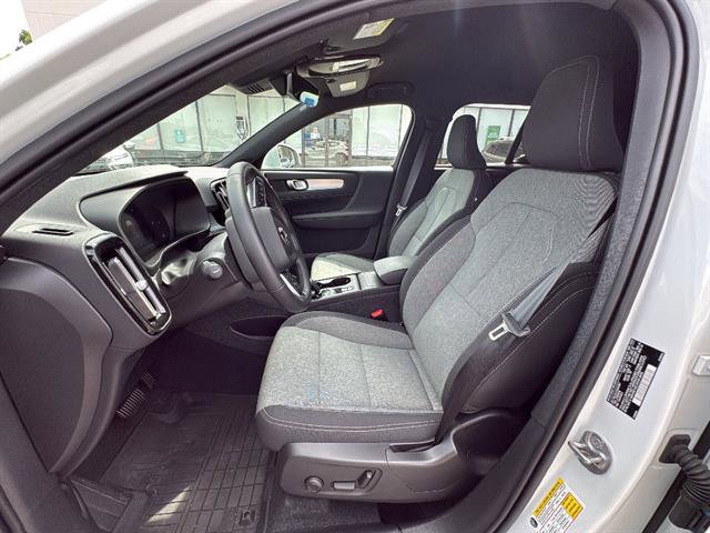Used 2025 Volvo XC40 B5 Core w/ Protection Package AWD/4WD image 13