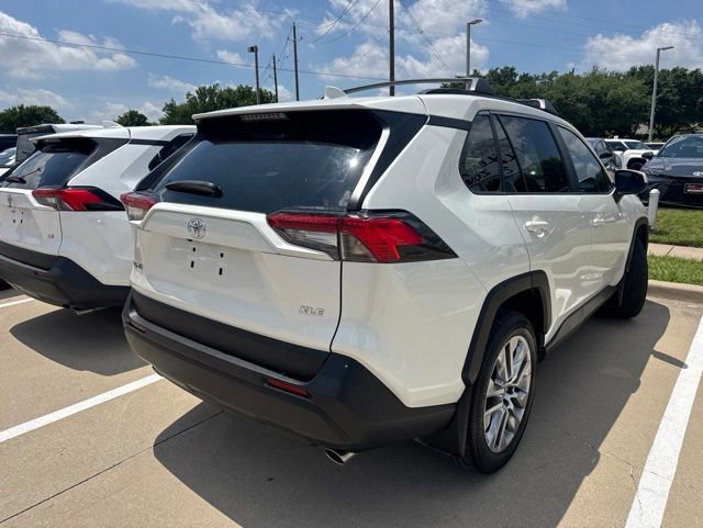 Used 2022 Toyota RAV4 XLE Premium FWD image 3