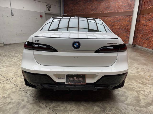 Used 2025 BMW i7 xDrive60 image 4