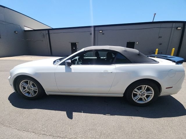 Used 2014 Ford Mustang Convertible RWD image 6