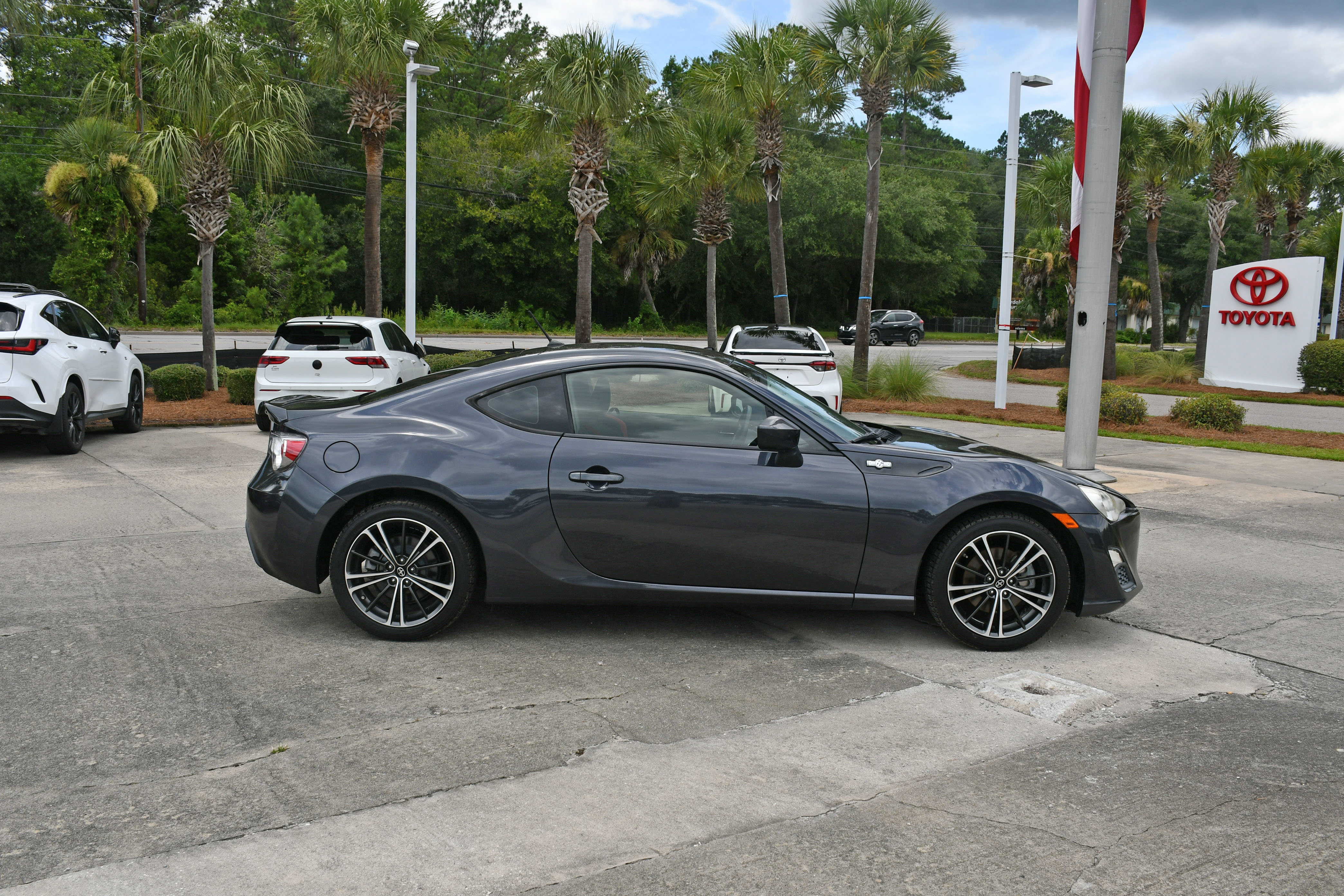 Used 2013 Scion FR-S RWD image 2