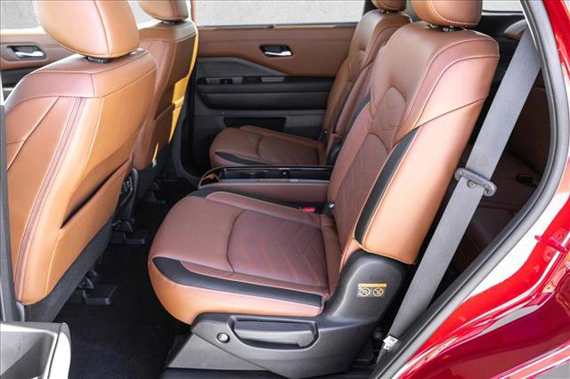 Used 2023 Nissan Pathfinder Platinum image 24