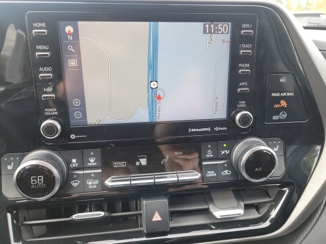 Used 2020 Toyota Highlander XLE image 7