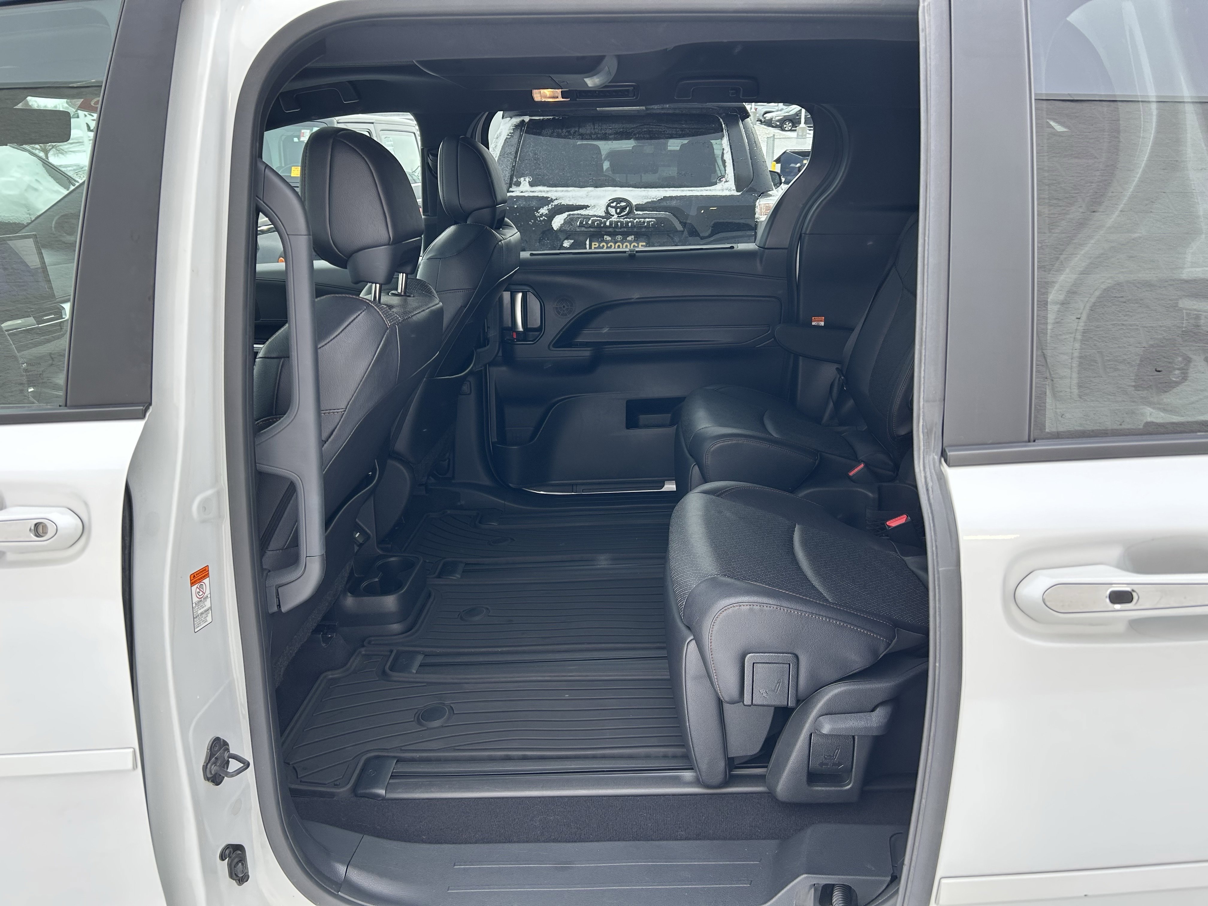 Used 2025 Toyota Sienna Limited image 18