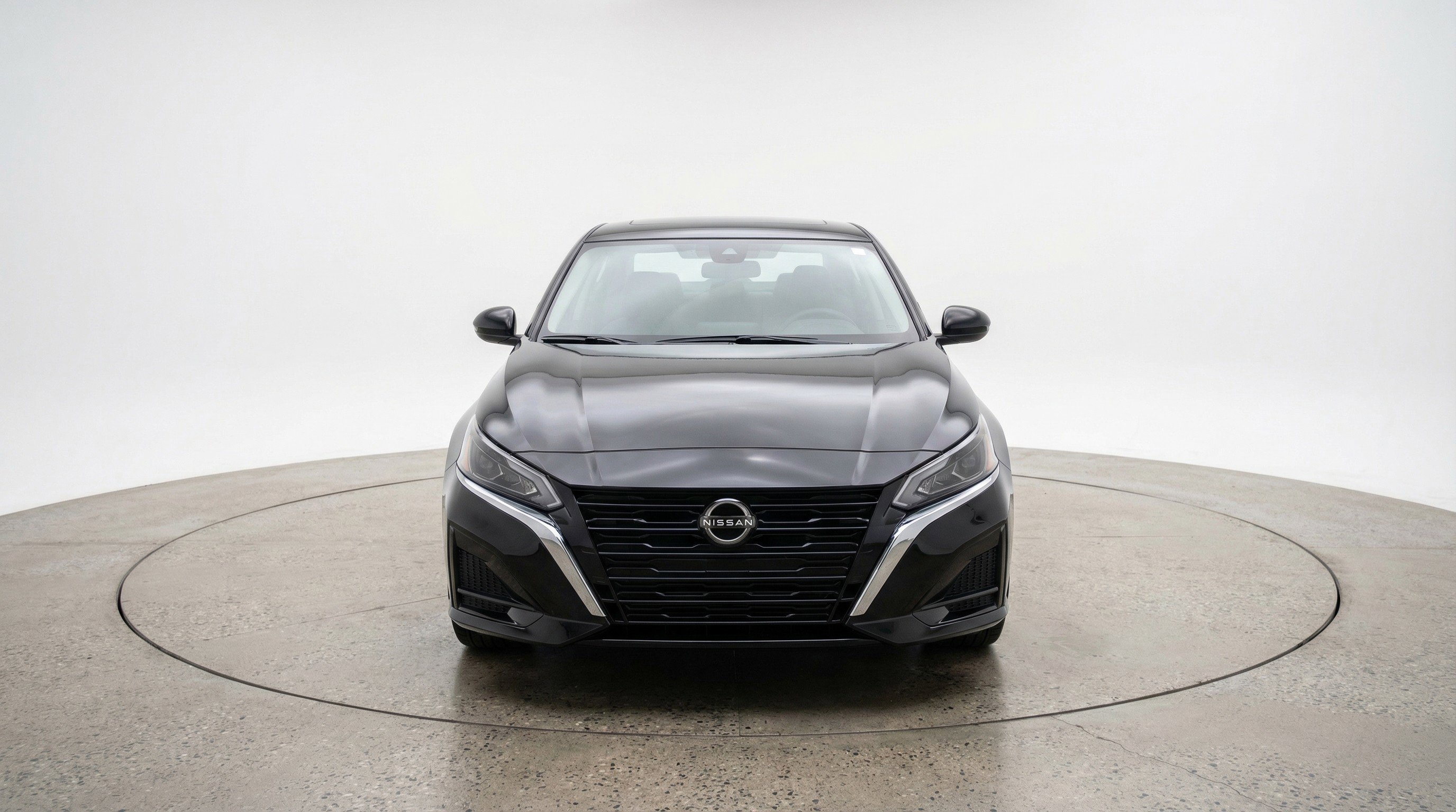 Used 2025 Nissan Altima 2.5 SV image 2