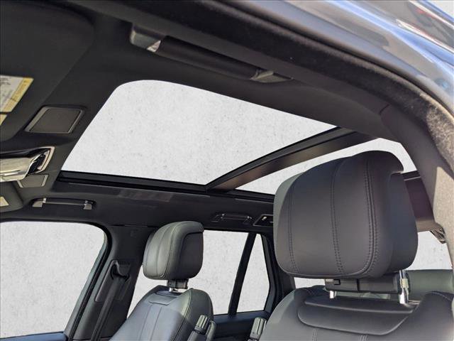Used 2022 Land Rover Range Rover Westminster Edition image 17