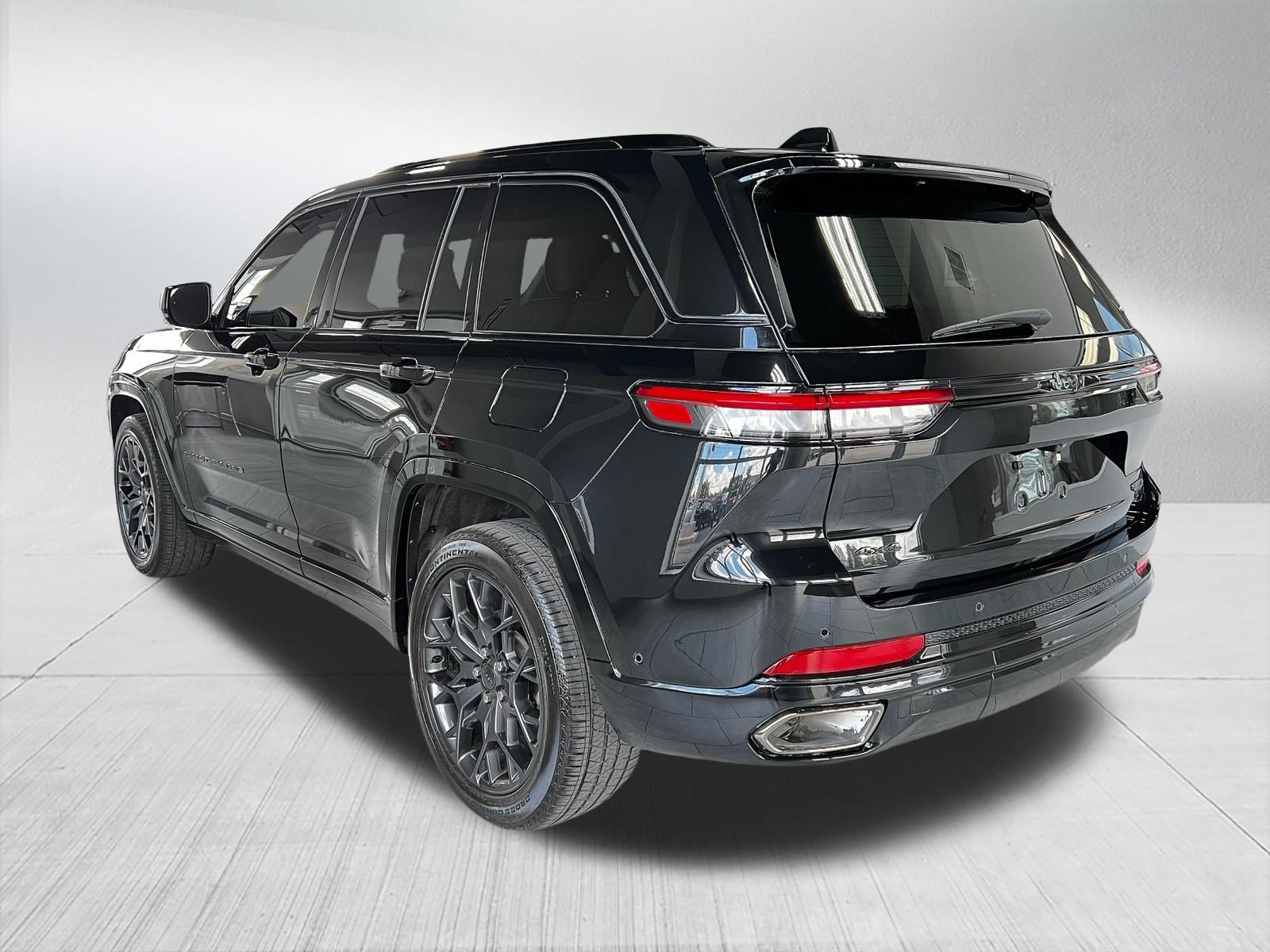 Used 2025 Jeep Grand Cherokee Summit w/ Obsidian Package AWD/4WD image 6