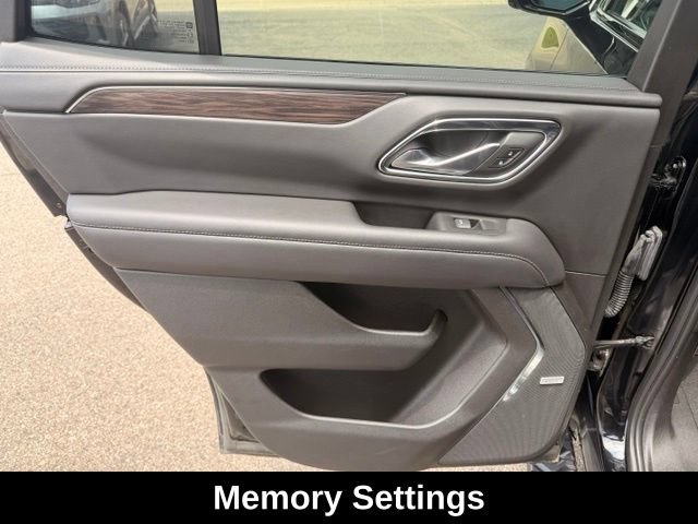 Used 2022 Chevrolet Tahoe Z71 w/ Luxury Package AWD/4WD image 8