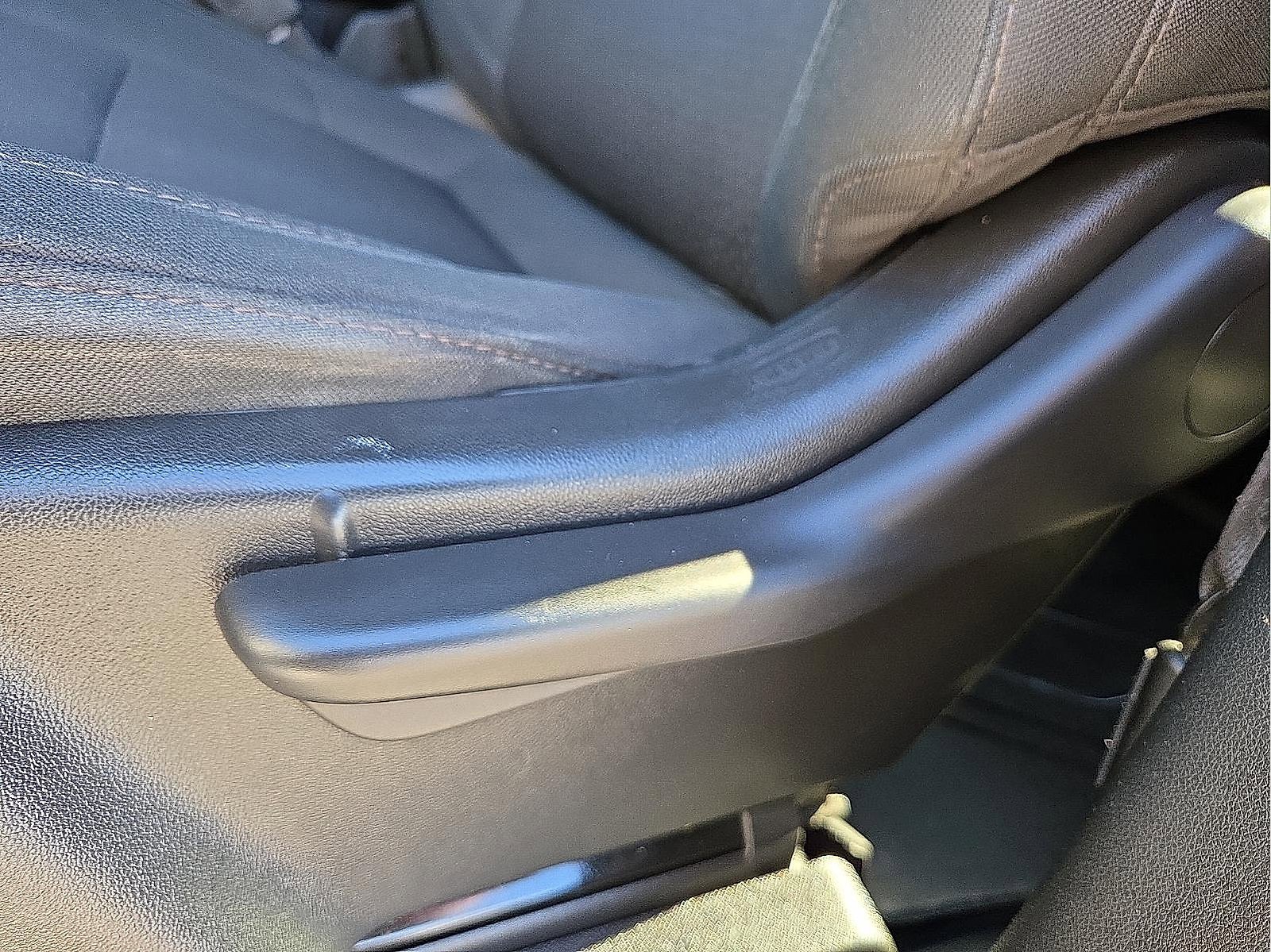 Used 2022 Chevrolet Silverado 2500 Custom w/ Custom Value Package image 15