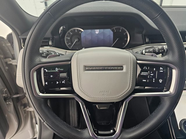 Used 2023 Land Rover Range Rover Evoque R-Dynamic SE image 10