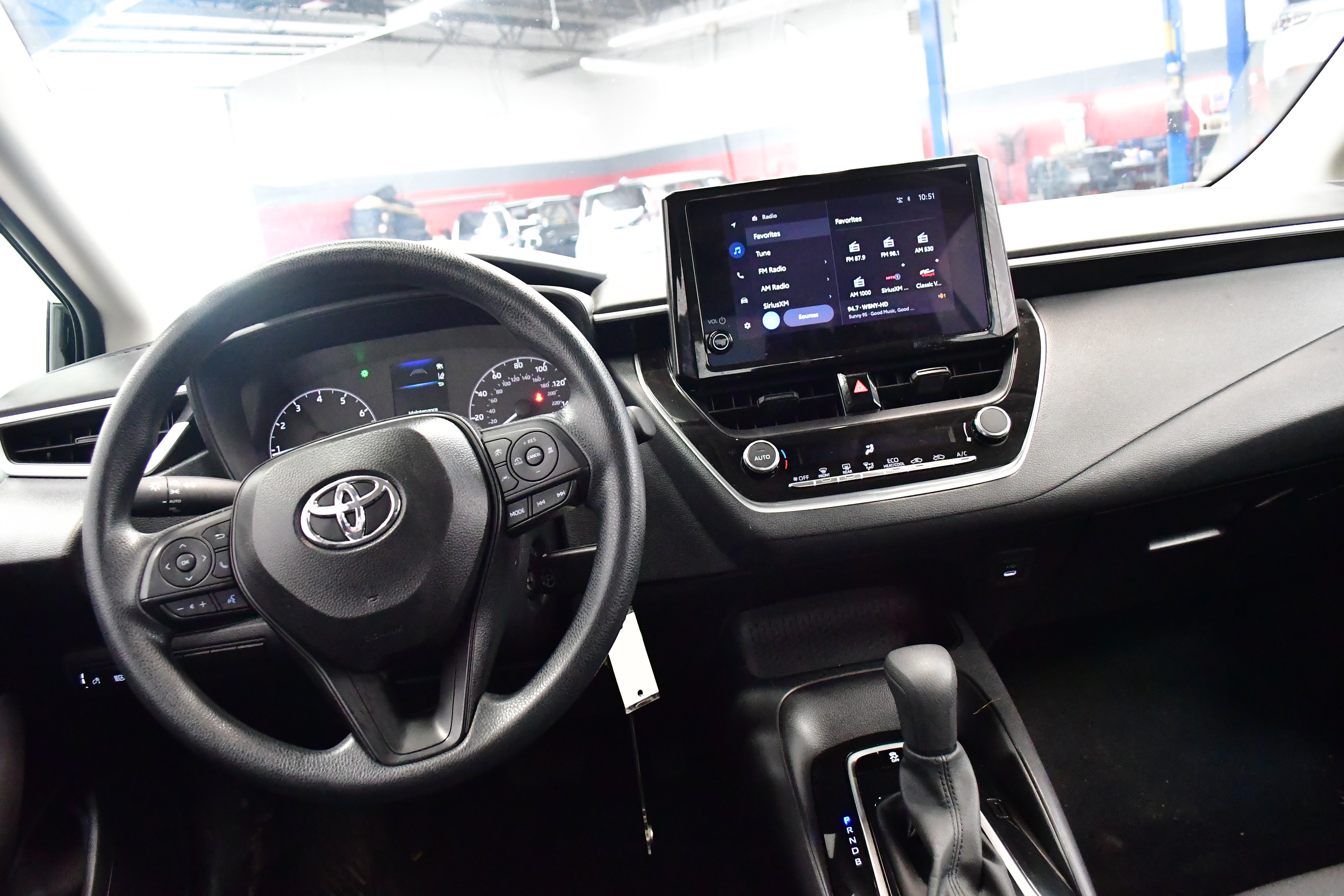 Used 2025 Toyota Corolla LE image 8