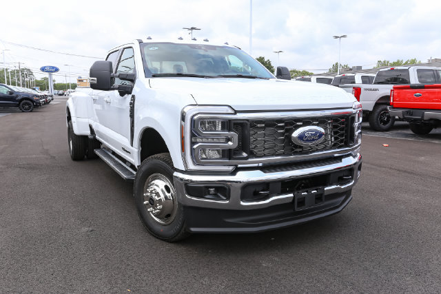 New 2026 Ford F350 XLT w/ XLT Premium Package AWD/4WD image 3