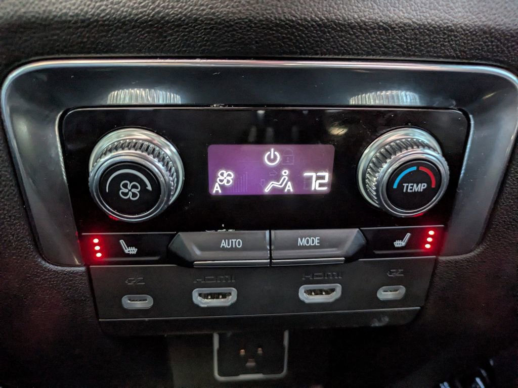 Used 2023 GMC Yukon Denali Ultimate image 18