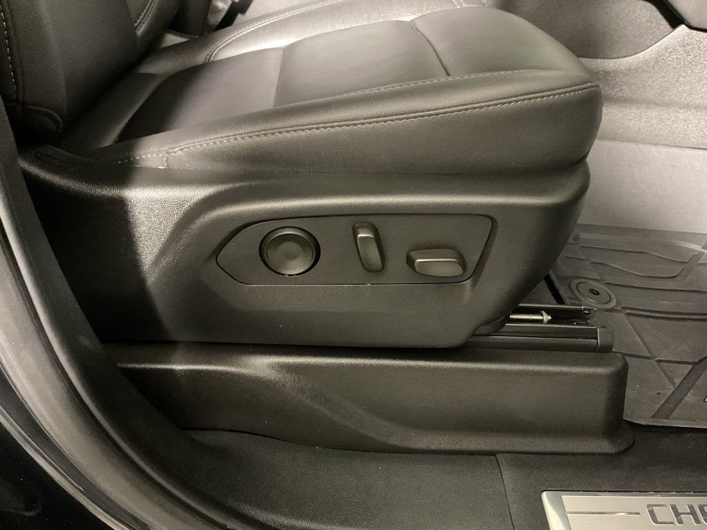 Used 2025 Chevrolet Tahoe Z71 w/ Comfort Package image 37