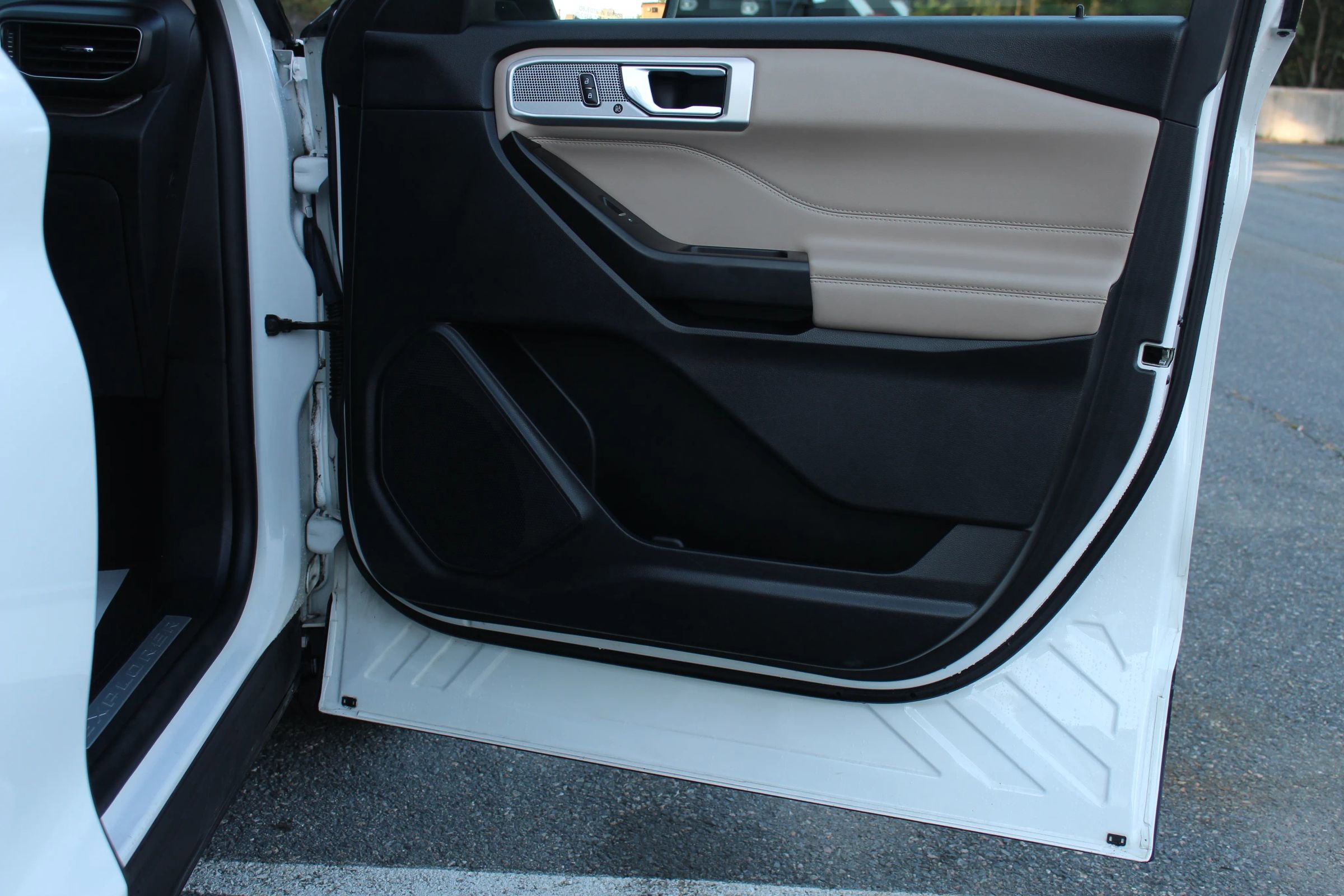 Used 2020 Ford Explorer Limited image 19