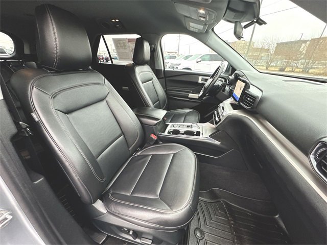 Used 2020 Ford Explorer XLT w/ Equipment Group 202A image 26