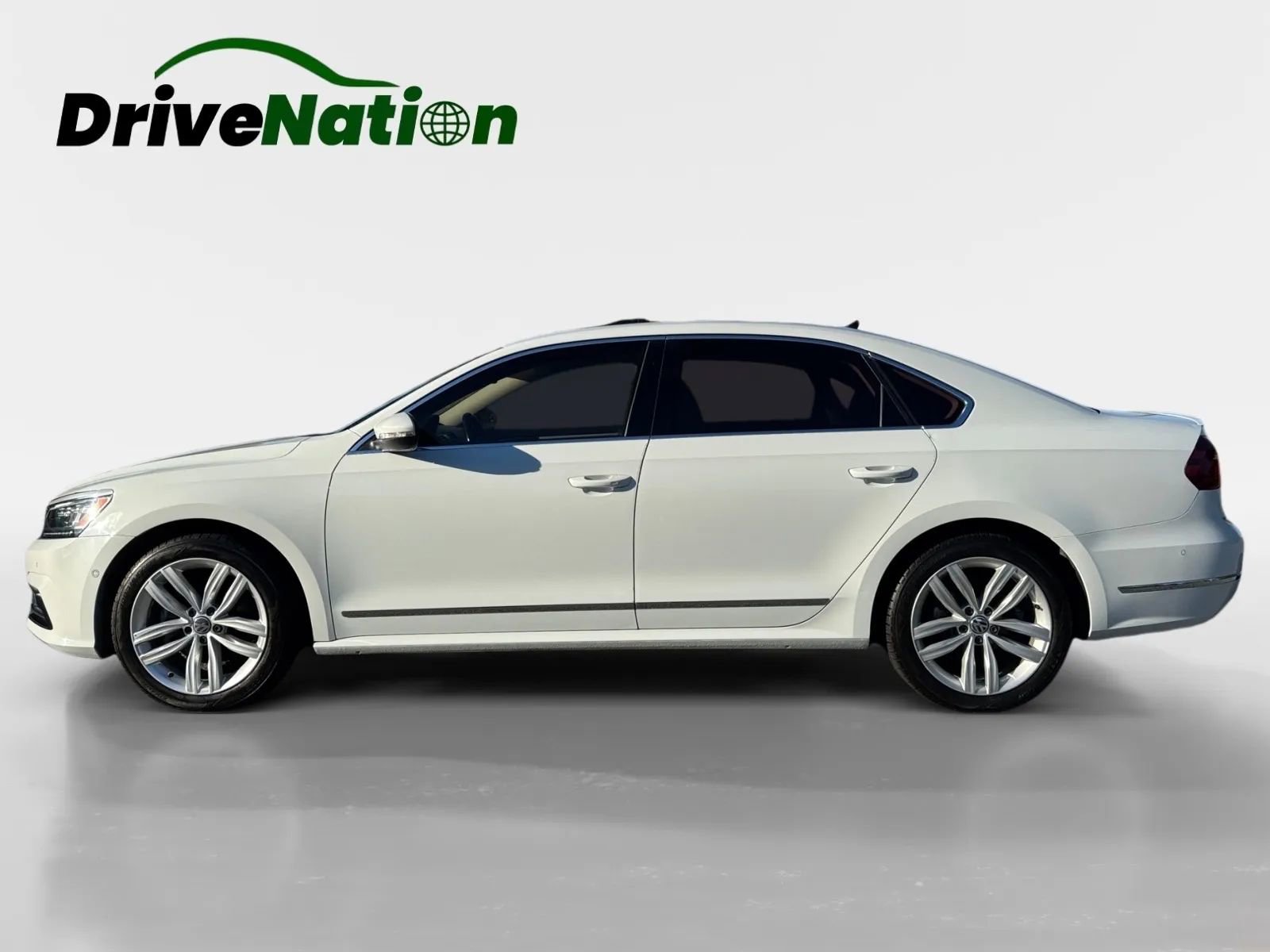Used 2018 Volkswagen Passat 2.0T SEL Premium image 8