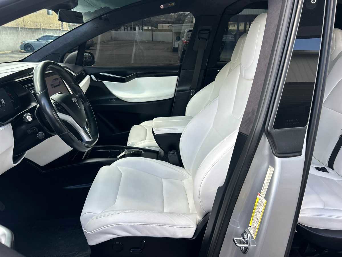 Used 2017 Tesla Model X 75D AWD/4WD image 4